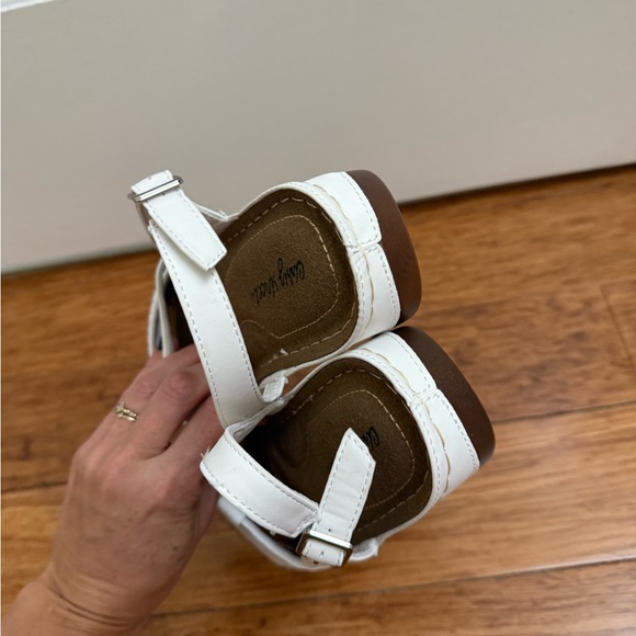 Easy Street Kehlani Women's Slingback Sandals - Picture 6 of 11